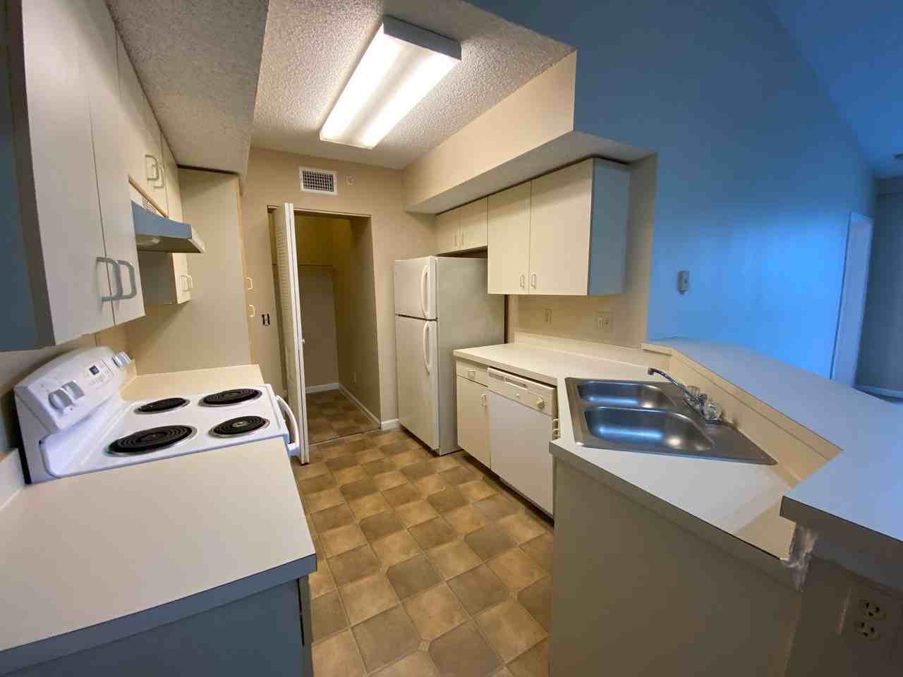 13525 Eagle Ridge Dr #634 - Photo 7 of 49