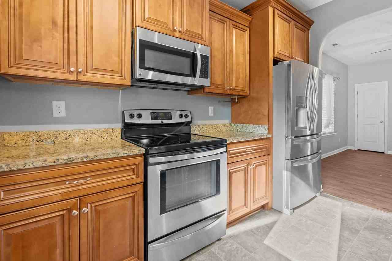 27 Diamond Ave - Photo 2 of 33