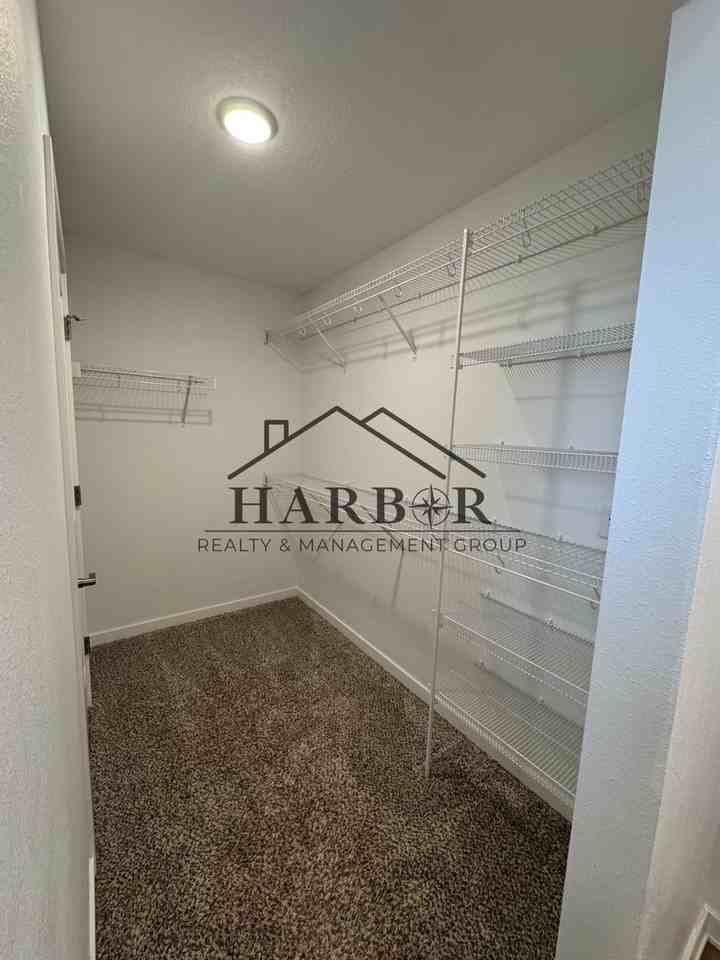 1228 S Linn St - Photo 4 of 11