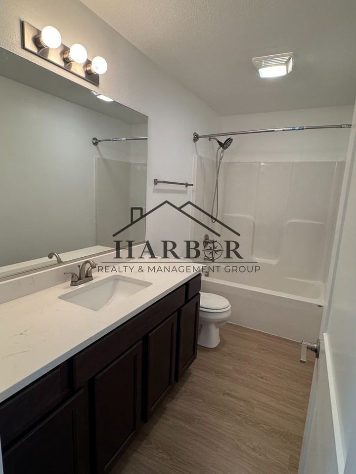 1228 S Linn St - Photo 7 of 11