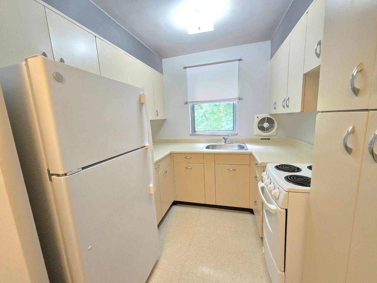 Welcome to Kenwood Manor Apartments – Tucked Away in the Heart of Sioux Falls - Photo 6 of 11