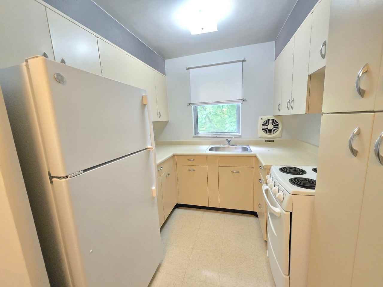 Welcome to Kenwood Manor Apartments – Tucked Away in the Heart of Sioux Falls - Photo 5 of 11