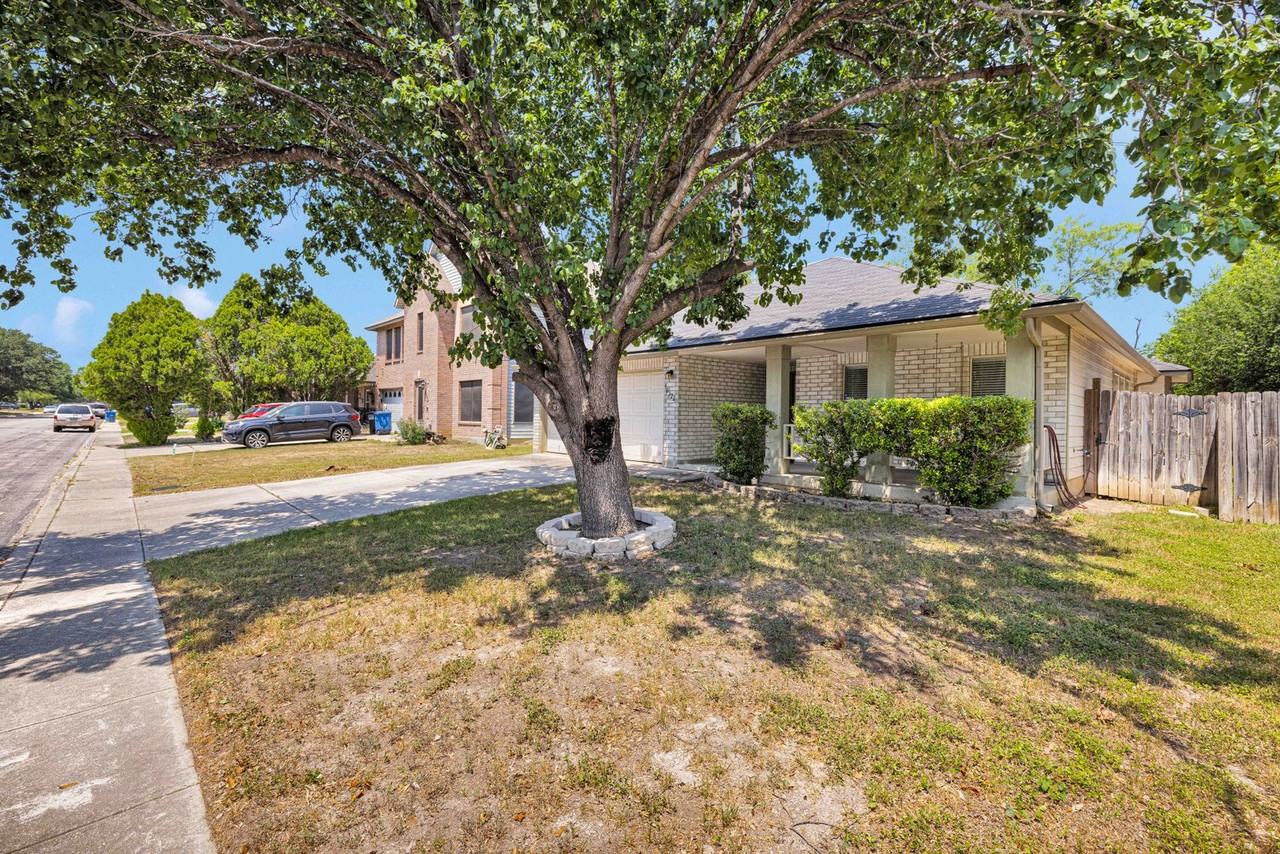 10322 Westfield Pl - Photo 3 of 22