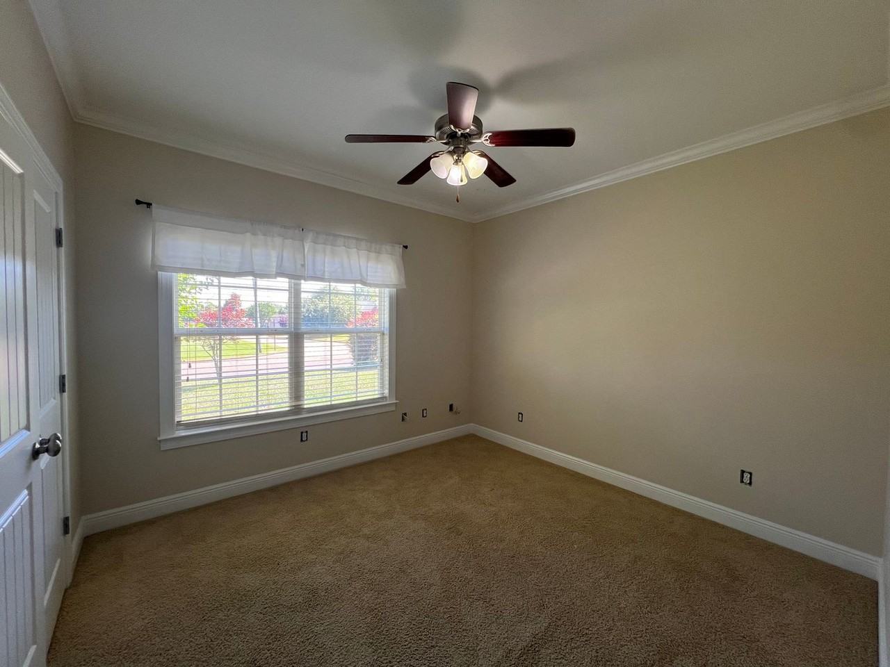 501 E Morningview Dr - Photo 4 of 20
