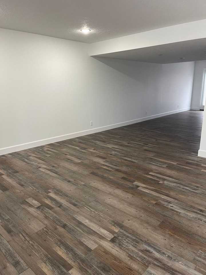 743 Howard Dr - Photo 2 of 8