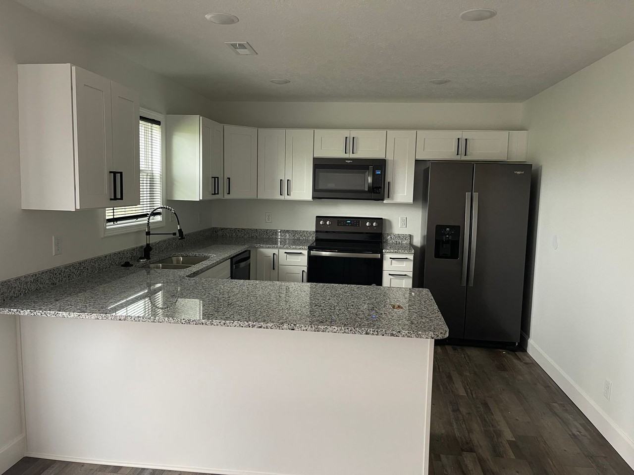 743 Howard Dr - Photo 3 of 8
