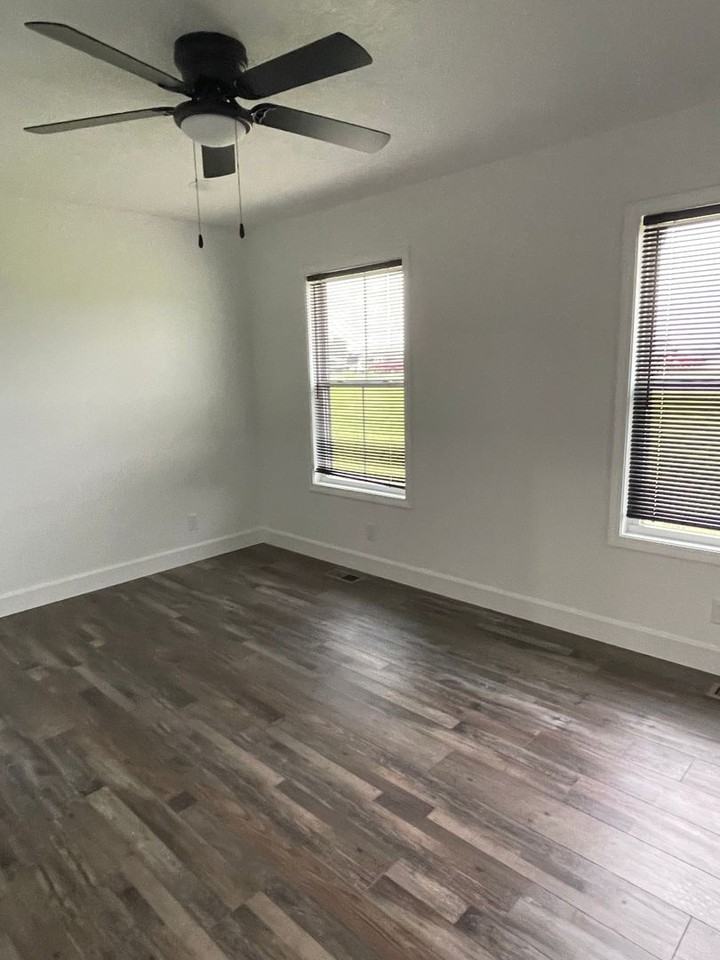 743 Howard Dr - Photo 5 of 8