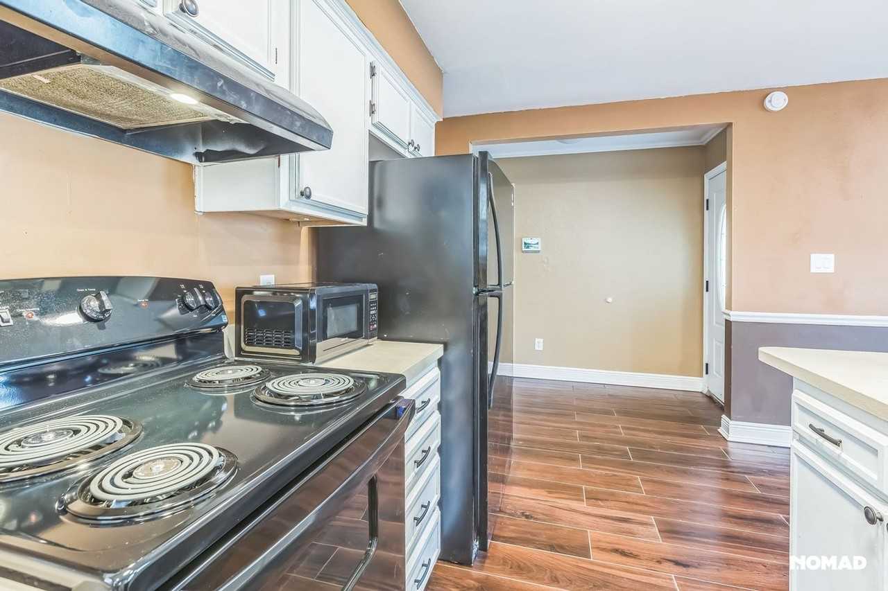 3071 Mccord Blvd - Photo 3 of 31