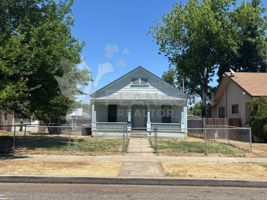 featured image of 321 W 19th St