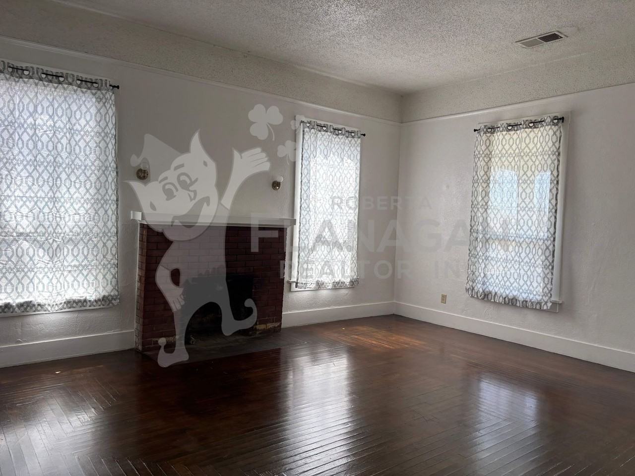 321 W 19th St - Photo 2 of 8
