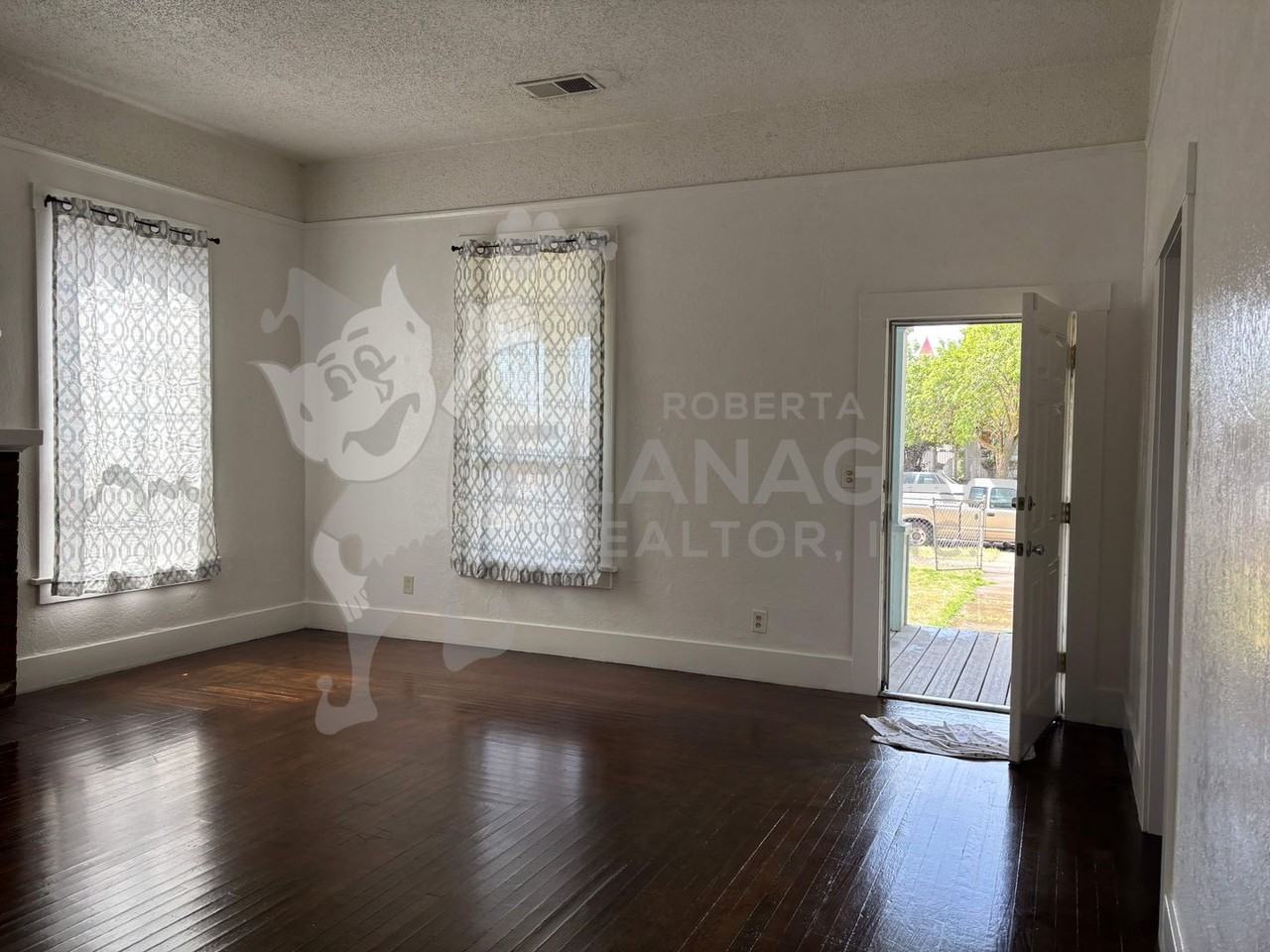 321 W 19th St - Photo 3 of 8