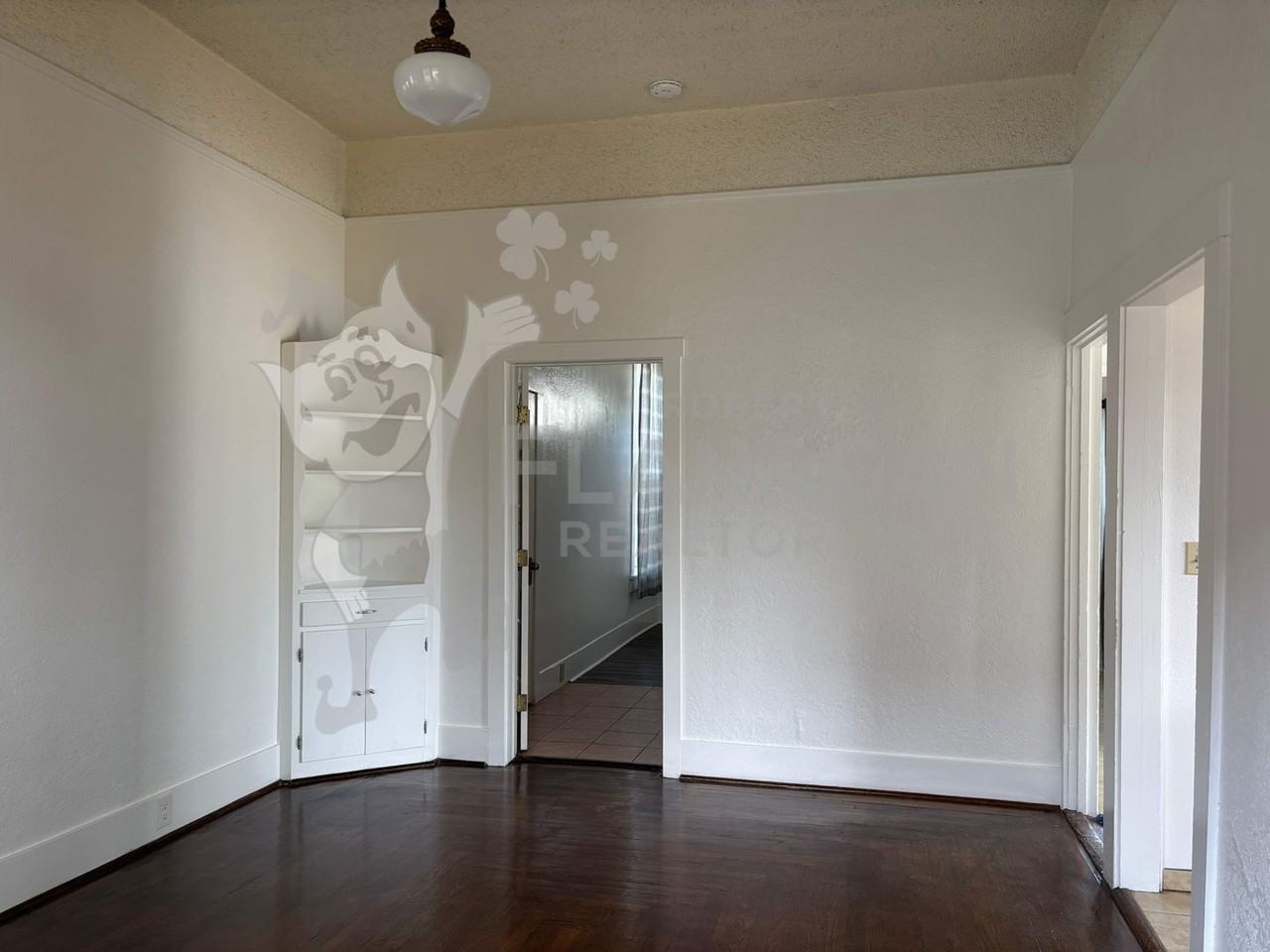 321 W 19th St - Photo 4 of 8