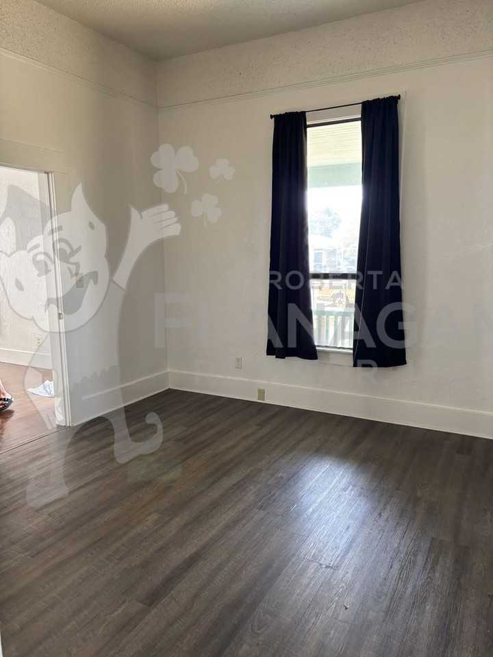 321 W 19th St - Photo 5 of 8