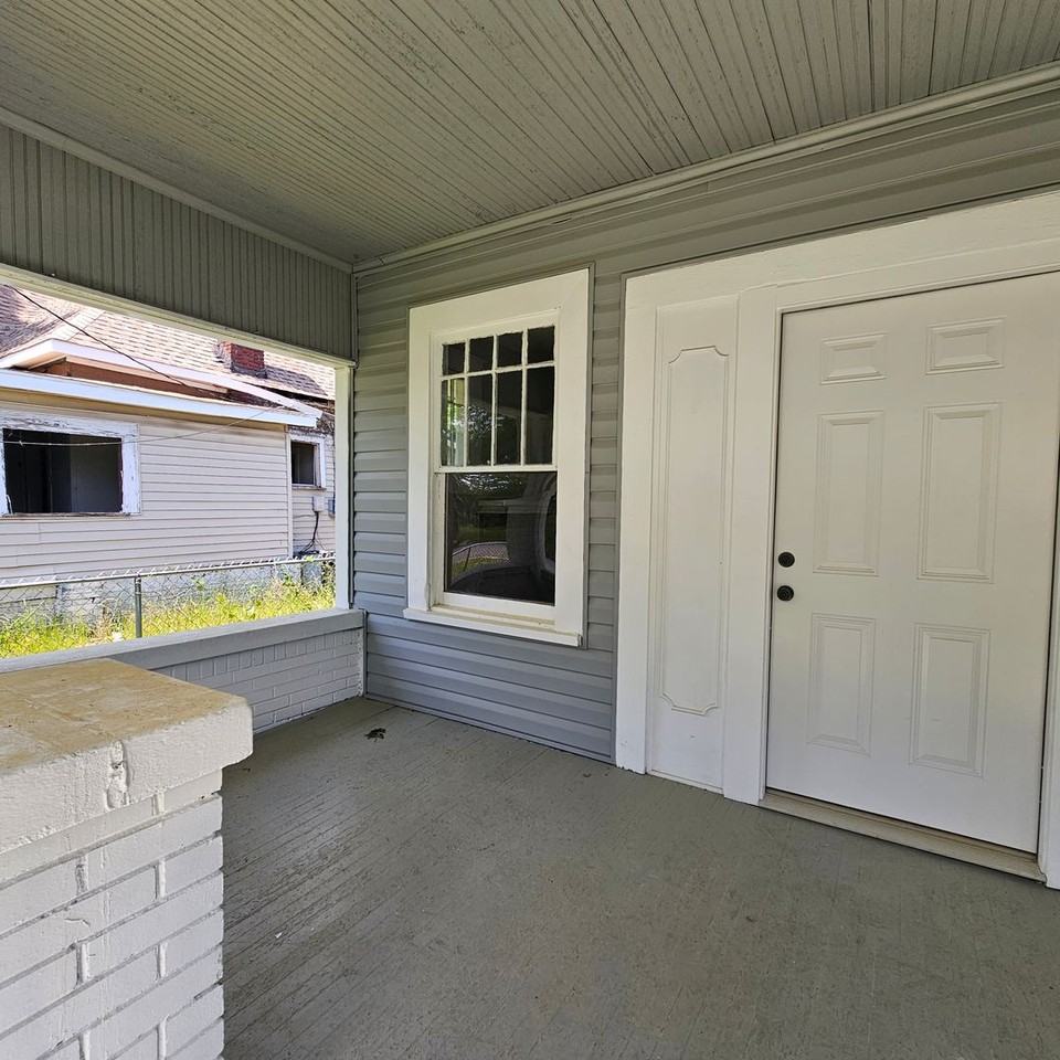 221 68th Pl N - Photo 2 of 19