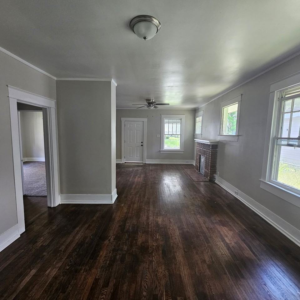 221 68th Pl N - Photo 3 of 19