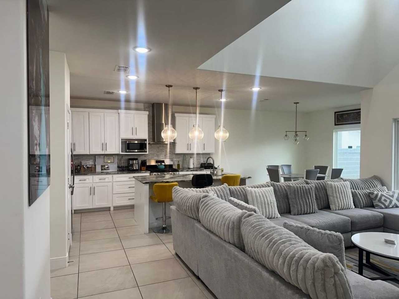 3803 Sun Valley Dr - Photo 3 of 12