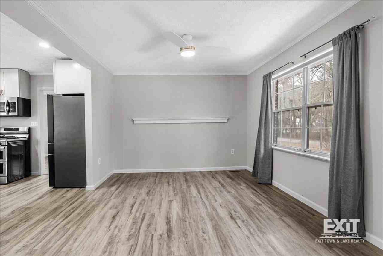 105 Marrow St - Photo 3 of 21