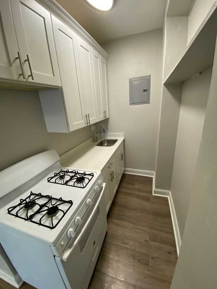 Shorewind Apartments Tower - Photo 2 of 8