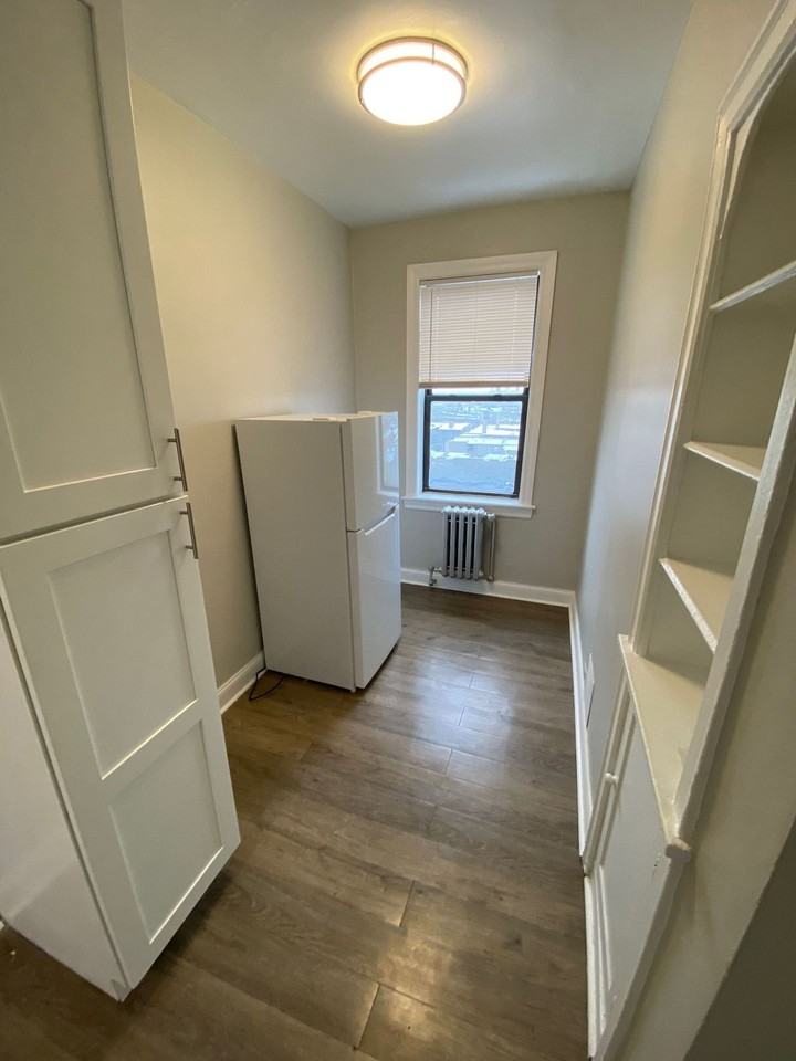 Shorewind Apartments Tower - Photo 5 of 8