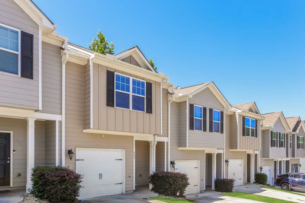 408 Highwood Ln - Photo 2 of 20