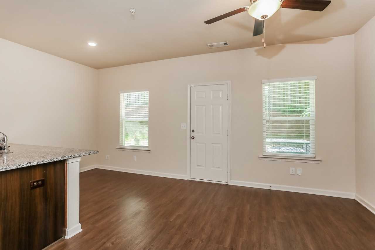 408 Highwood Ln - Photo 3 of 20