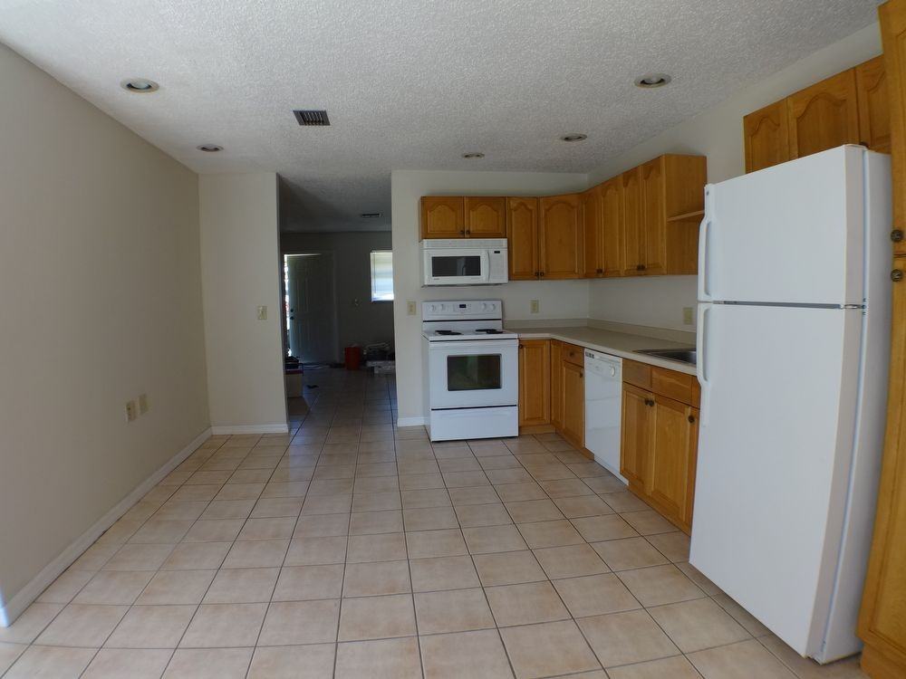 4548 SE Salvatori Rd - Photo 2 of 10