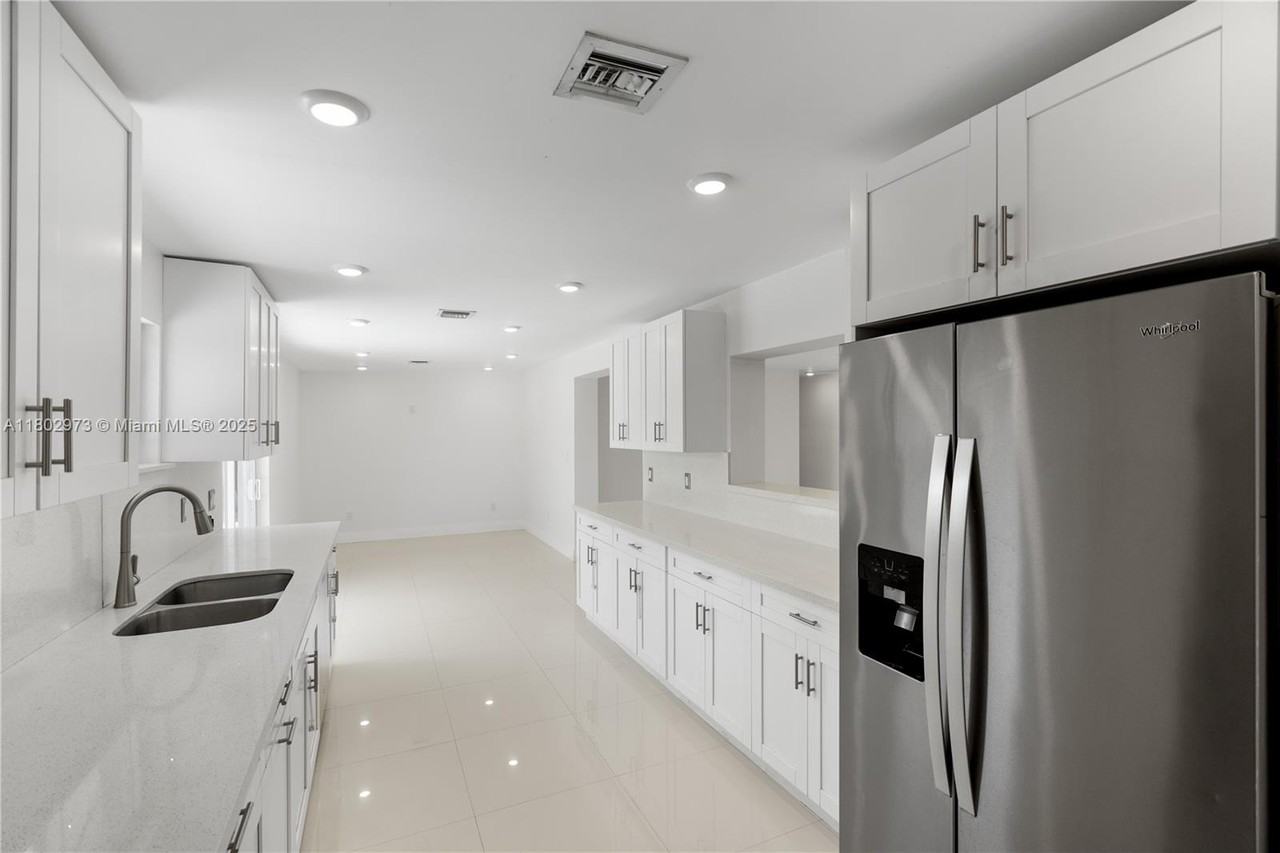 10501 Southwest 53rd Street #NA - Photo 3 of 18