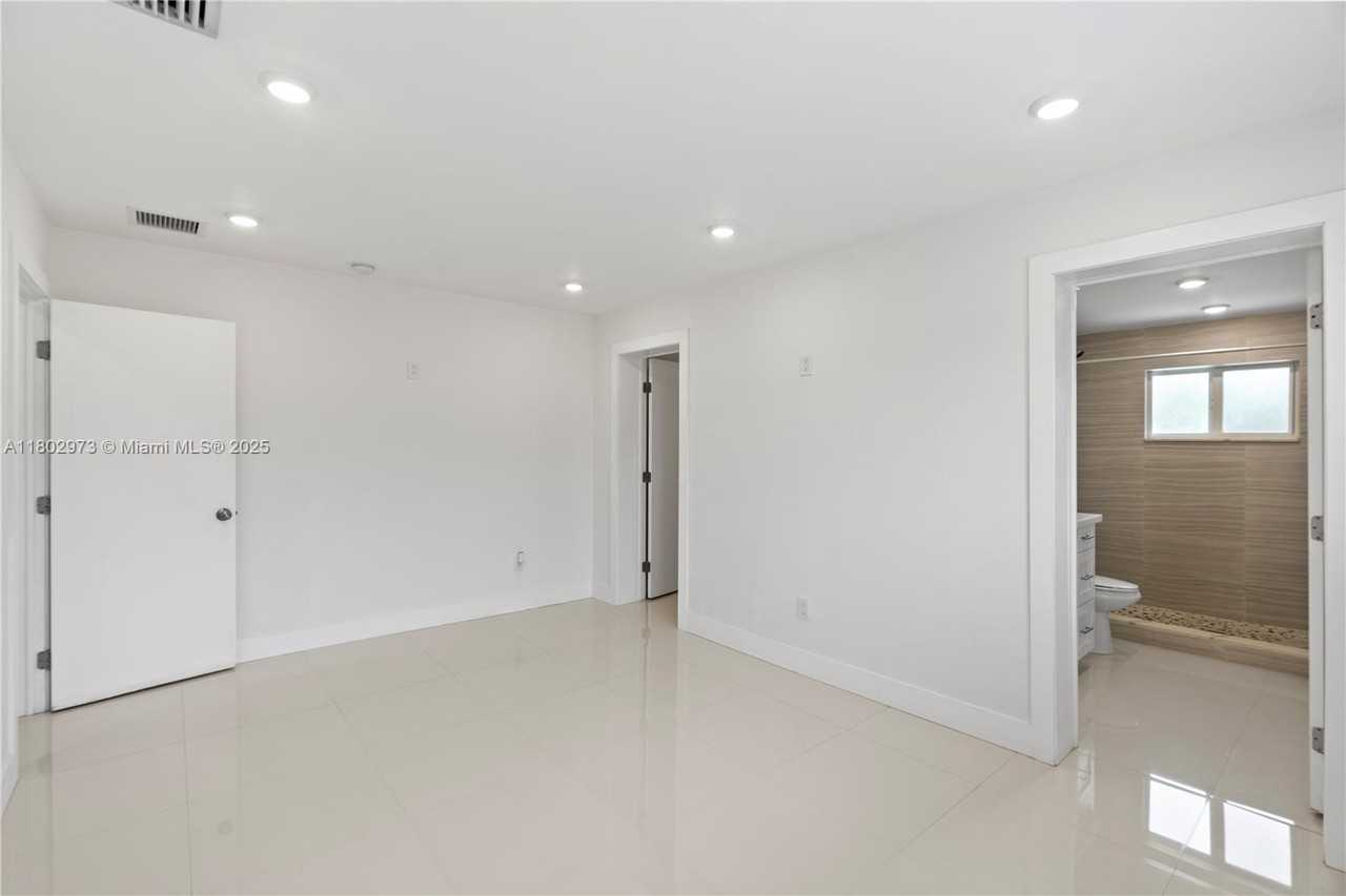 10501 Southwest 53rd Street #NA - Photo 6 of 18