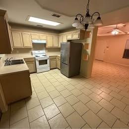2201 N Dahlia St #5 - Photo 5 of 5