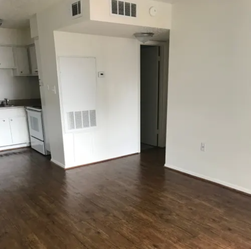 500 E 31st St #201 - Photo 3 of 3