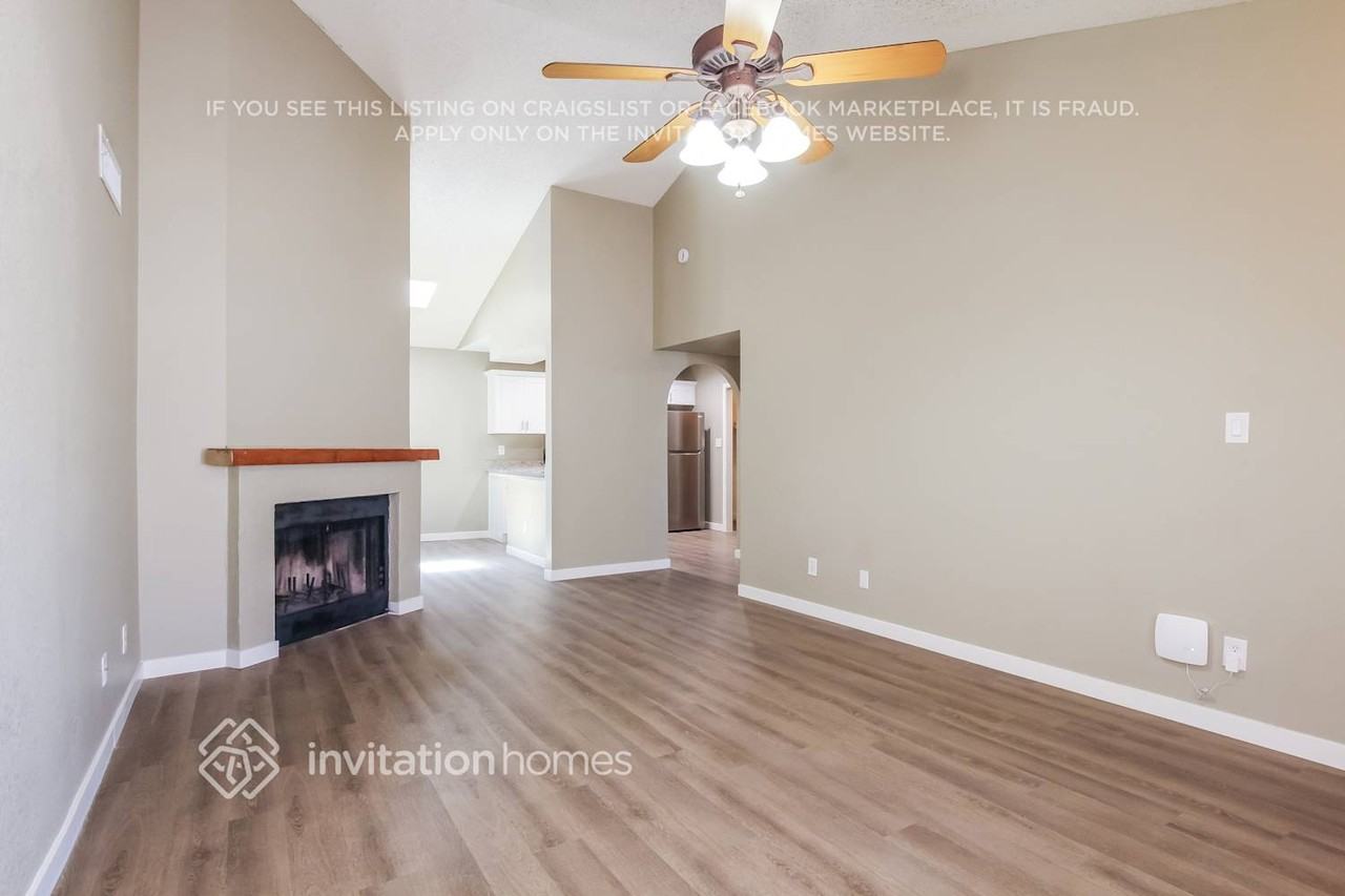18829 N 45th Ave - Photo 4 of 17