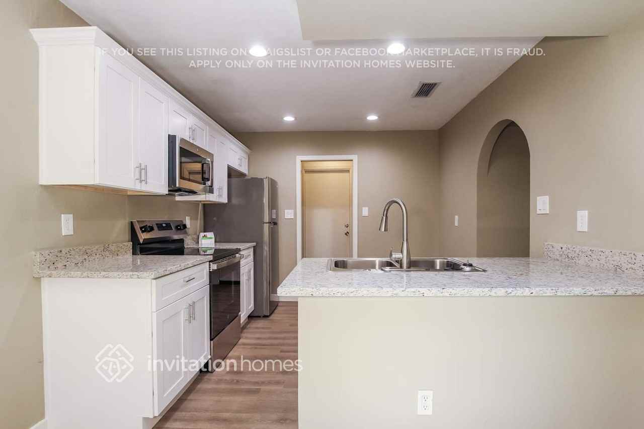 18829 N 45th Ave - Photo 7 of 17