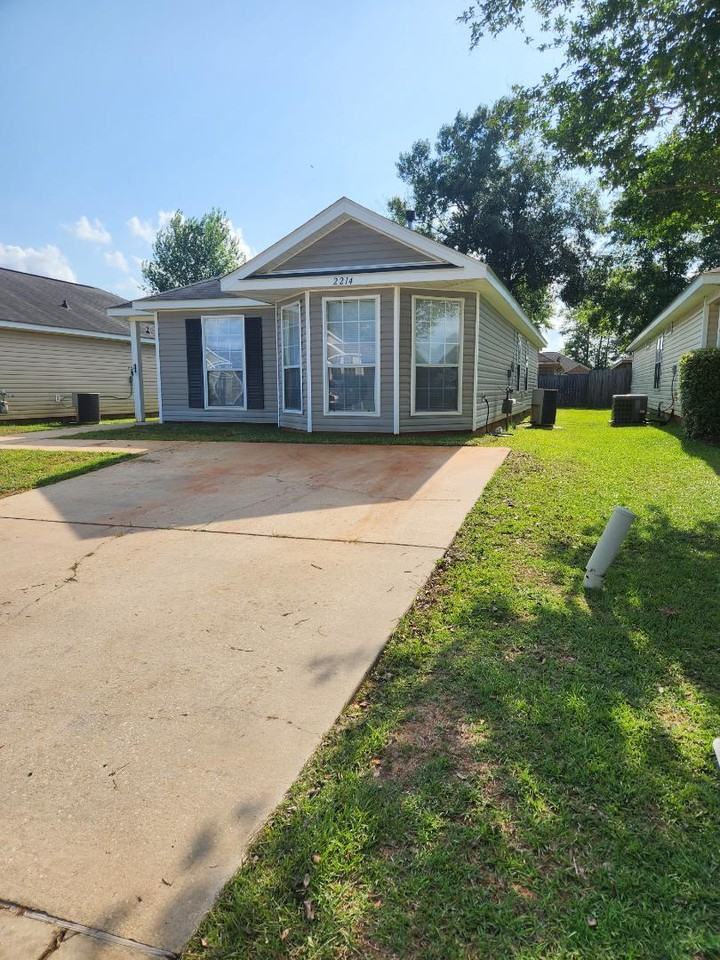 2214 Seasons Ct - Photo 2 of 20