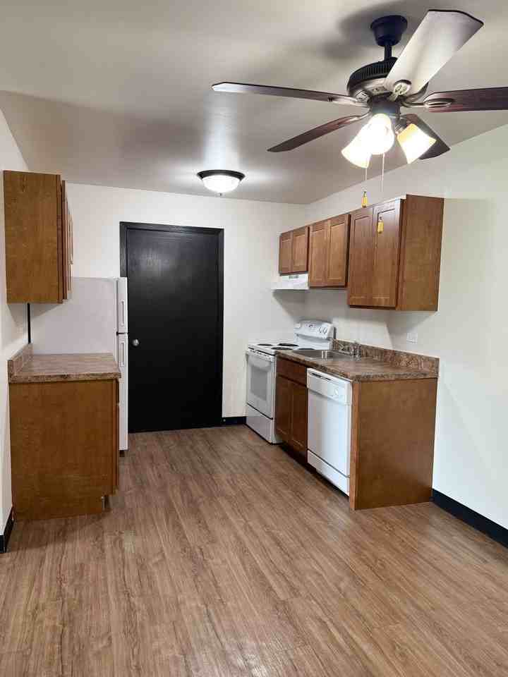 Tan Oak Apartments - Photo 2 of 35