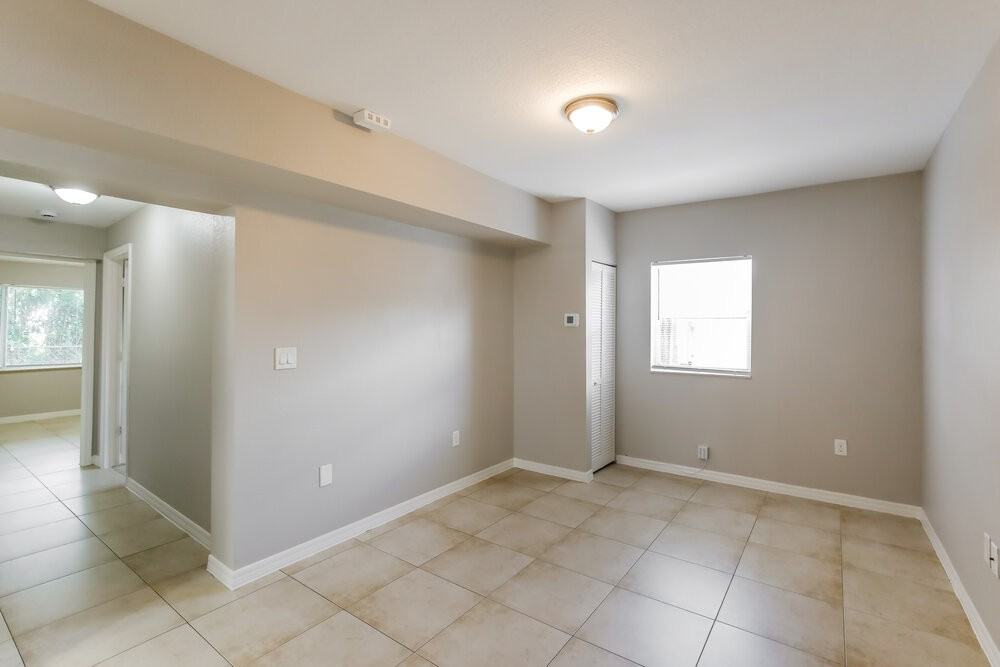 2330 Nwst - Photo 3 of 16
