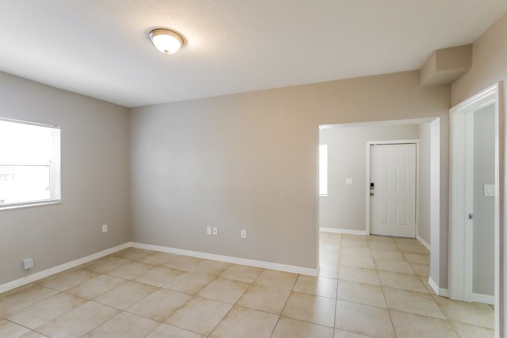 2330 Nwst - Photo 6 of 16