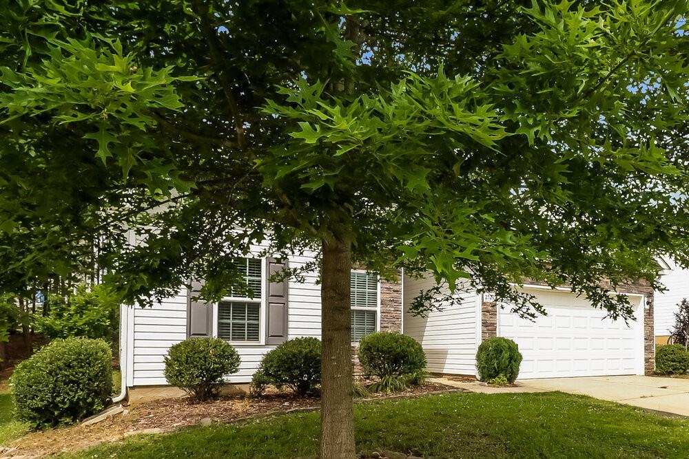 2521 Meadow Crossing Dr - Photo 3 of 16