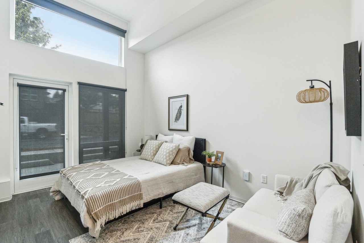 Koz at Othello Station - Photo 3 of 15