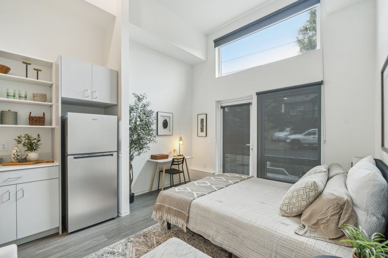 Koz at Othello Station - Photo 4 of 15