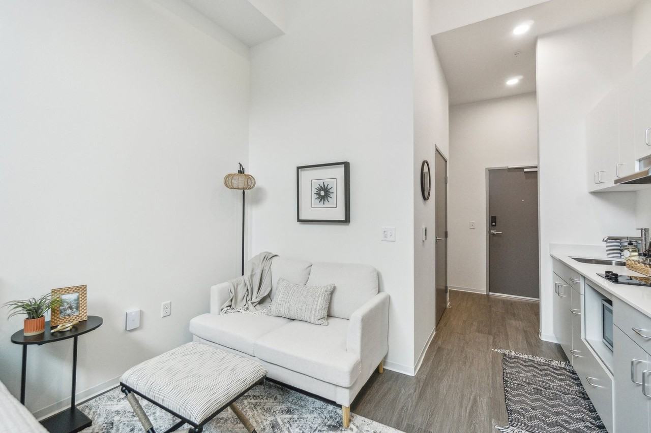 Koz at Othello Station - Photo 6 of 15