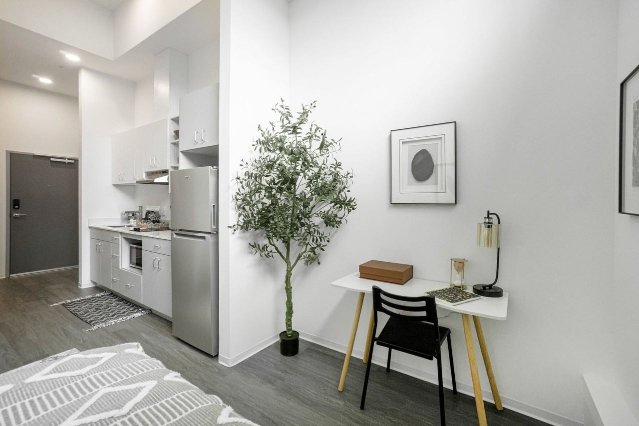 Koz at Othello Station - Photo 7 of 15