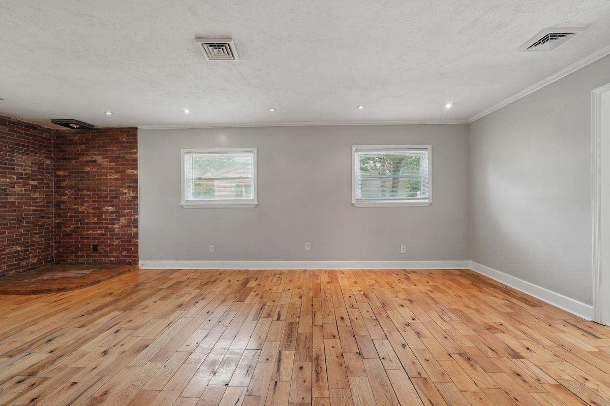 3127 N Riverside Dr - Photo 5 of 25