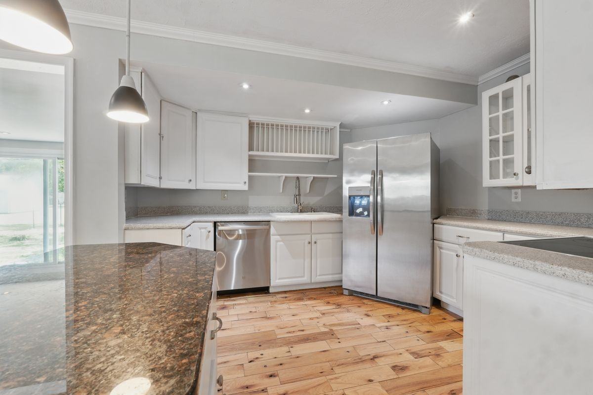 3127 N Riverside Dr - Photo 6 of 25