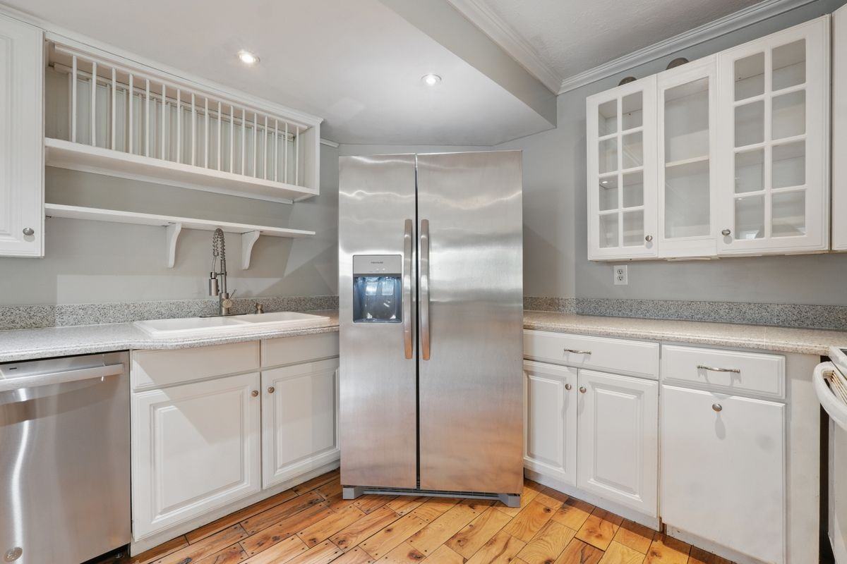 3127 N Riverside Dr - Photo 7 of 25