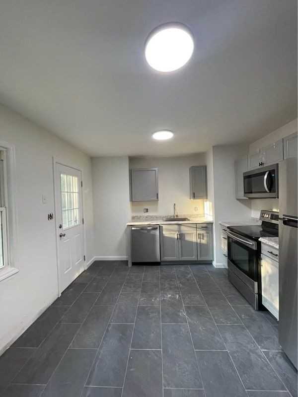 20 Chase St - Photo 2 of 10