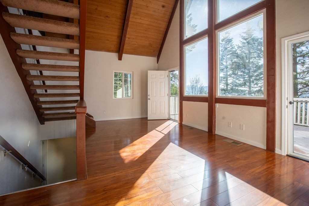 521 Pioneer Rd - Photo 2 of 50
