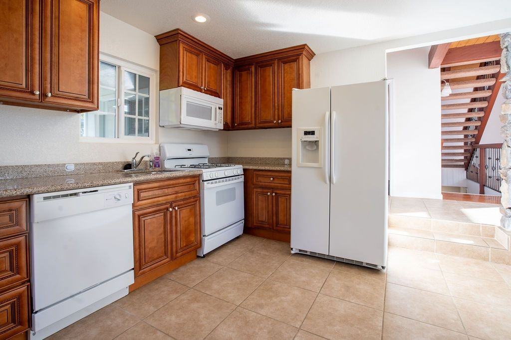 521 Pioneer Rd - Photo 5 of 50