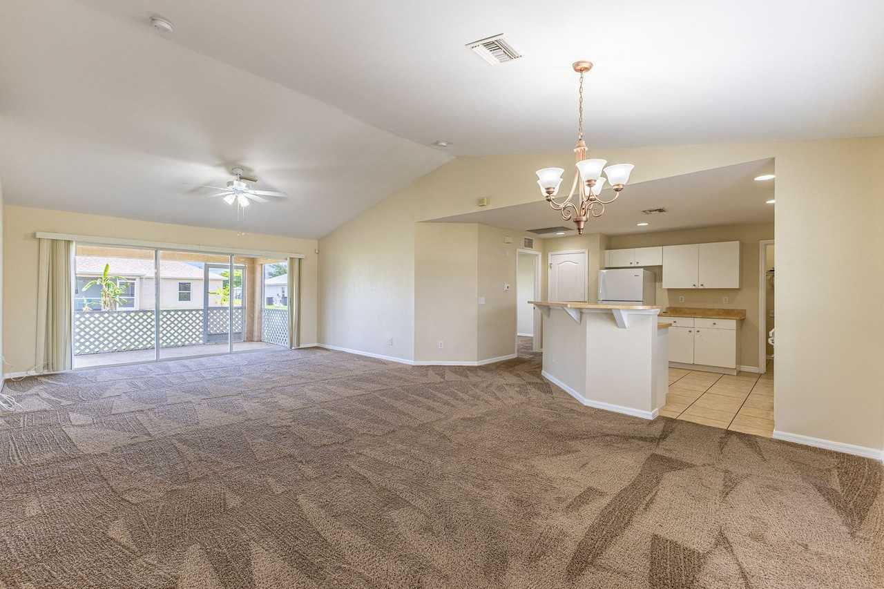 1808 Nw 2nd Pl - Photo 4 of 15