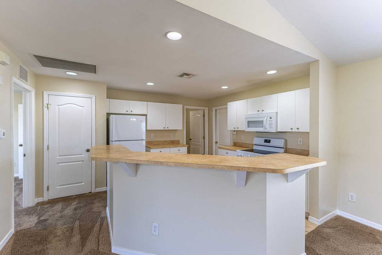 1808 Nw 2nd Pl - Photo 5 of 15