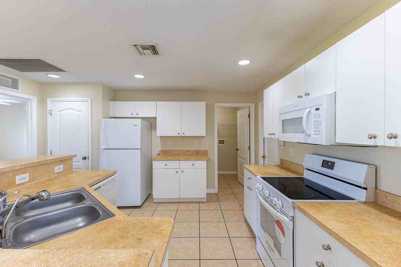 1808 Nw 2nd Pl - Photo 6 of 15